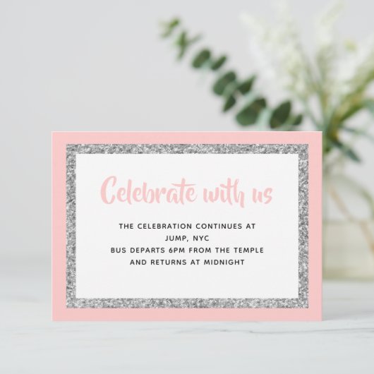 Glittery Bat Mitzvah Pink und Silver Detail Card Einladung (Stehend Vorderseite)