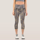 Glittery Giraffe über Glossy Gray Capri Leggings (Vorderseite)