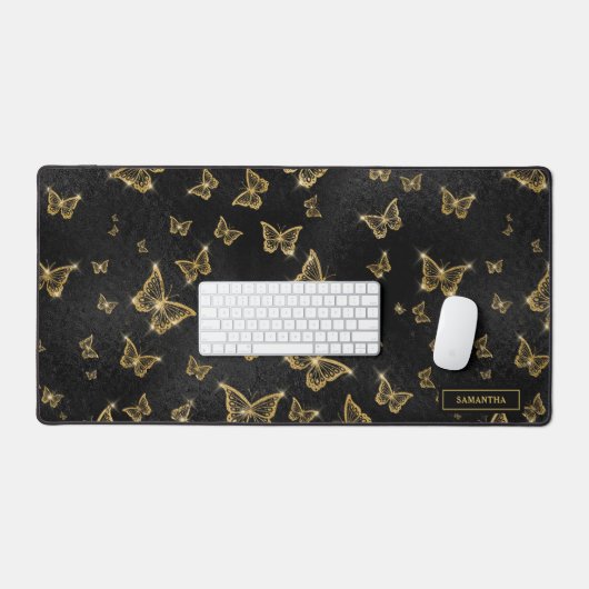 Glittery Gold Butterfets Muster Custom Monogram Schreibtischunterlage (Tastatur & Maus)
