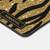 Glittery Gold Zebra Muster Custom Monogram Schreibtischunterlage (Ecke)