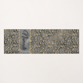 Glittery Leopard Print on Glossy Grau  Yogamatte (Rückseite (Horizontal))