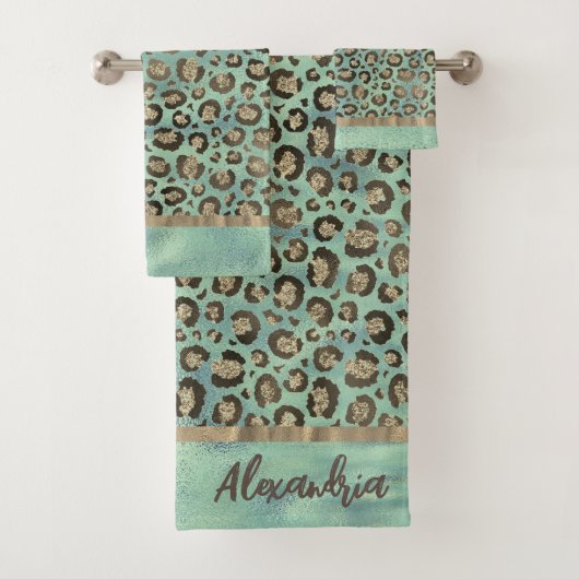 Glittery Leopard Print on Glossy Green Badhandtuch Set (Insitu)