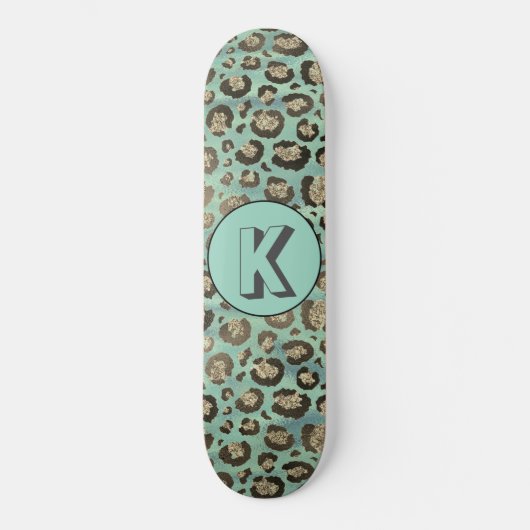 Glittery Leopard Print on Glossy Green Monogram Skateboard (Vorderseite)