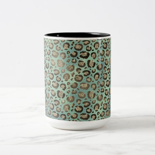 Glittery Leopard Print on Glossy Green Zweifarbige Tasse (Mittel)