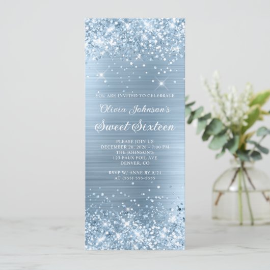 Glittery Light Blue Metallic Look Sweet 16 Einladung (Stehend Vorderseite)