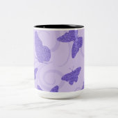 Glittery Lilac Butterflies Zweifarbige Tasse (Mittel)