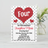 Glittery Red Heart Sweetheart jedes Alter Geburtst Einladung (Stehend Vorderseite)