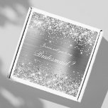 Glittery Silver Bridesmaid Vorschlag Geschenkboxen Aufkleber<br><div class="desc">Erstellen Sie Ihr eigenes Brautparty Vorschlag Geschenkboxen Aufkleber für ein 8" x 8" Feld (nicht enthalten). Einfache 8x8x4 Zoll faltbare Geschenkboxen sind separat erhältlich und sind eine beliebte Option für Bräunungsgeschenke. Mit einem extravaganten personalisierten 8x8-Aufkleber mit ausgeschnittenem Aufkleber können Sie Ihre Geschenkboxen für Ihre Brautjungfrauen genießen. Die Gruppe Design-Image ist...</div>