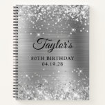 Glittery Silver Foil 80th Birthday Guest Notizblock<br><div class="desc">Erstellen Sie Ihr eigenes Gästebuch für 80 Geburtstage in einem leeren Notebook. Karo in den Optionen für die Textseite für diese Notebooks. Girly Imitate funkelnd silberner Glitzer auf der Oberseite und unten Rand, über eine silbergraue Imitate aus gebürstetem Metall glänzende Folie. Passen Sie die Stile des Schriftartes an, um Ihr...</div>