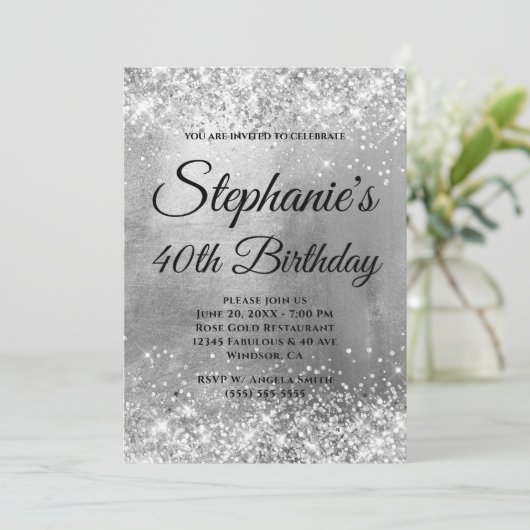 Glittery Silver Foil Extravagant Monogram Birthday Einladung (Stehend Vorderseite)