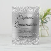 Glittery Silver Foil Extravagant Monogram Quinceañ Einladung (Stehend Vorderseite)