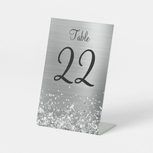 Glittery Silver Foil Wedding Tischnummer Sign Sockelschild (Vorderseite)