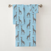 Glittery Silver Giraffe on Dreamy Blue Badhandtuch Set (Insitu)