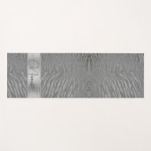 Glittery Silver Zebra Print on Grau Personalisiert Yogamatte (Vorderseite (Horizontal))