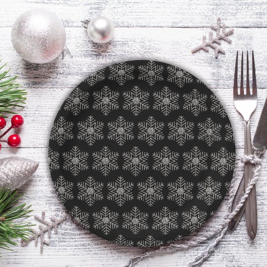 Glittery Snowflake auf schwarzem Hintergrund Pappteller