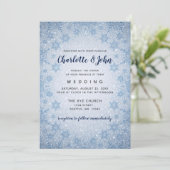 Glitzer Blue Snowflakes Winterhochzeit Einladung (Stehend Vorderseite)