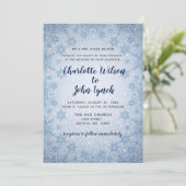 Glitzer Blue Snowflakes Winterhochzeit Einladung (Stehend Vorderseite)