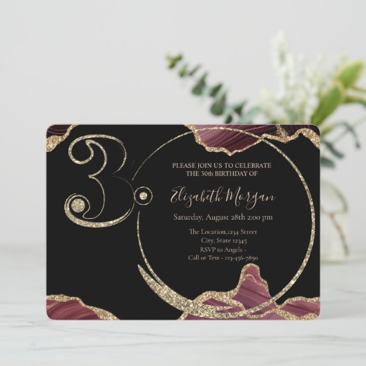 Glitzer Burgundy Marble 30. Geburtstag Einladung (Stehend Vorderseite)