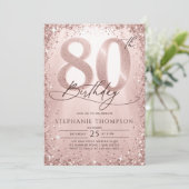 Glitzer Glam Calligraphy Rose Gold 80. Geburtstag Einladung (Stehend Vorderseite)