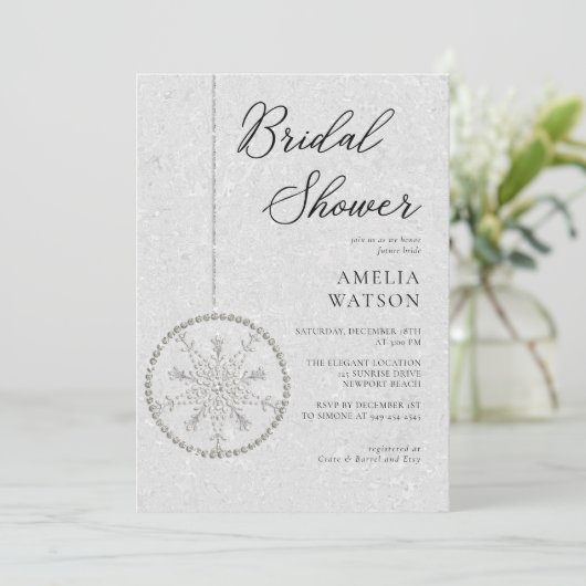 Glitzer Glam Snowflake Weißes Winter Brautparty Einladung (Stehend Vorderseite)