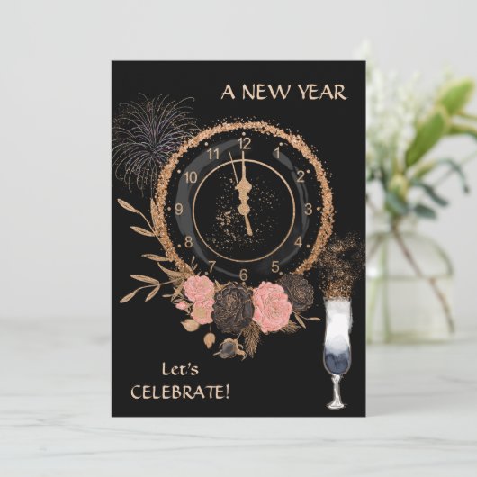 Glitzer Gold New Year Clock Party Einladung (Stehend Vorderseite)