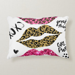Glitzer Lips: modische Leopard-Printwerbung Dekokissen
