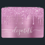 Glitzer-Monogramm Pink iPad Luftabdeckung iPad Air Hülle<br><div class="desc">Individuell elegante und gürtelförmige Abdeckung mit rosafarbenen Imitaten Glitzer,  der vor einem rosa Imitat mit metallischem Hintergrund tropft. Monogramm mit Ihrem Namen in einem stilvollen weißen Skript mit Swashes.</div>