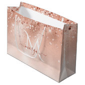 Glitzer Peach Rose Gold Monogramm Große Geschenktüte (Vorderseite Schrägansicht)