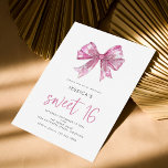 Glitzer PInk Bow Sweet 16 Geburtstagsparty Einladung<br><div class="desc">Glitzer Pink Bow Sweet 16 Geburtstagsparty. Verfügbar in digitaler Form und gedruckt. Ein kleiner Glanz mit einem hübschen rosa Bogen mit einer Touch von Imitat Glitzer, und süß 16 ist in einem Set informellen Stil Skript. Personalisieren Sie den Rest des Textes einfach auf Ihre eigenen Details. Sie können Text- und...</div>