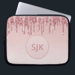 Glitzer-Rosa-Gold-Monogramm Laptopschutzhülle<br><div class="desc">Blush Pink - Rose Gold Imitate Dripping Glitzer und sparkle elegante Monogram Laptop Gehäuse. Dieser mit Monogramm Fall kann so angepasst werden,  dass er Ihren Anfangs- und Vornamen enthält.</div>