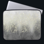 Glitzer Swirl Laptopschutzhülle<br><div class="desc">Glitzer Swirl I von Jennifer Goldberger. Design mit schönen grauen Wirbel und Goldflecken.</div>