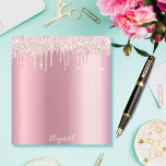 Glitzer Tropfen Rosa Rosa goldene glänzende Glam N Notizblock<br><div class="desc">Dekoriert mit Rose Gold Imitate Glitzer Tropfen,  Farbe Tropfen aussehen. Elegante rosa Imitate mit metallisch anmutendem Hintergrund. Template für Ihren Namen in Weiß geschrieben mit einem handgeschriebenen Stil Skript.</div>