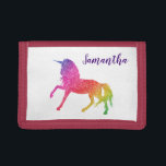 Glitzer Unicorn Personalisiert Tri-fold Geldbeutel<br><div class="desc">Dieses Design kann in dem Bereich personalisiert werden, der durch das Ändern des Fotos und/oder Textes zur Verfügung gestellt wird. Oder Sie können es anpassen, indem Sie den Mausklick auswählen, um weitere Optionen anzupassen, um die Farbe des Hintergrunds zu löschen oder zu ändern, Text hinzuzufügen, die Textfarbe oder den Stil...</div>