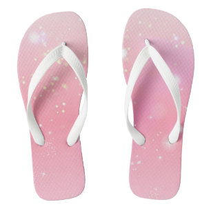 Glitzern auf einem stilvollen, pastellrosa Hinterg Badesandalen
