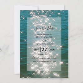 Glitzern im Wasser des Strandes retten das Datum Save The Date
