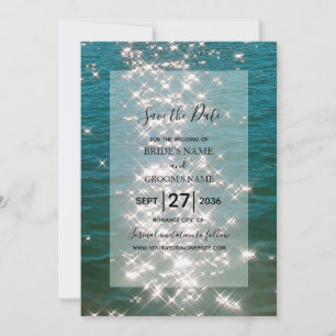 Glitzern im Wasser des Strandes retten das Datum Save The Date