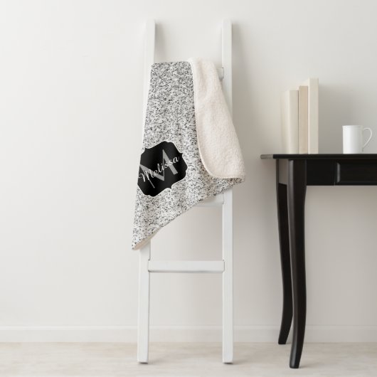 Glitzern Monogram für silbergraue helle Glitzer Sherpadecke (Beispiel)