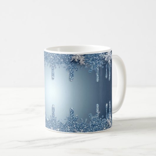 Glitzernder blauer Schneeflockenrahmen mit Eiszapf Kaffeetasse (VorderseiteRechts)