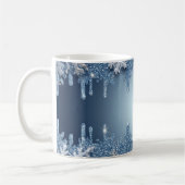 Glitzernder blauer Schneeflockenrahmen mit Eiszapf Kaffeetasse (Links)