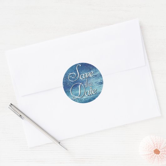 Glitzy Foil | Eisblauer Fleckenflug Save the Date Runder Aufkleber (Umschlag)