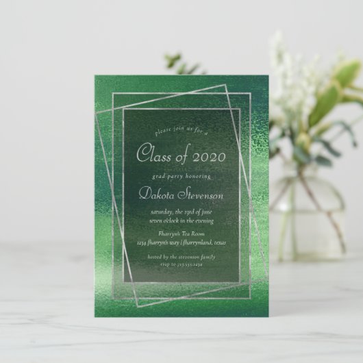 Glitzy Foil | Shamrock Green Sparkle Graduation Einladung (Stehend Vorderseite)