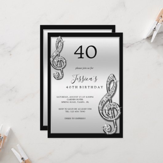 Glitzy Silver Musiknotens Geburtstag Einladung (Vorderseite/Rückseite Beispiel)