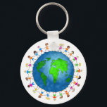 Globale Kinder Schlüsselanhänger<br><div class="desc">Niedliche Veranschaulichung einer Gruppe glücklicher und vielfältiger Kinder aus verschiedenen Ländern der Welt mit Händen rund um den Globus. Bilder auf verschiedenen Geschenken und Produkten erhältlich.</div>