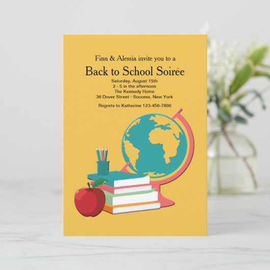 Globe und Bücher Einladung (Stehend Vorderseite)