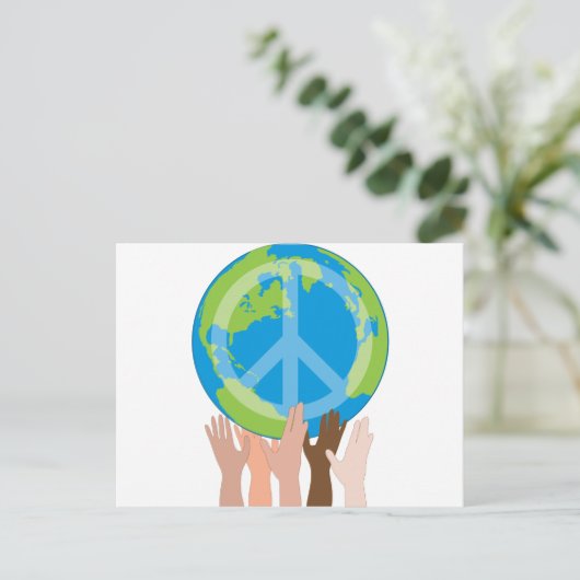 Globe und Hände Postkarte (Stehend Vorderseite)
