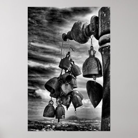 Glocken beim Eintritt in den buddhistischen Tempel Poster (Vorne)