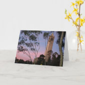 Glockenturm-Sonnenuntergang, belichtet an der Karte (Gelbe Blume)