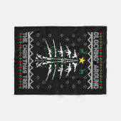 Glocking Around The Christmas Tree Ugly Christmas Fleecedecke (Vorderseite (Horizontal))