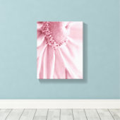 Gloriosa Daisy Macro Leinwanddruck (Insitu (Holzboden))