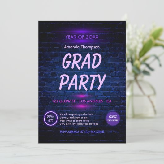 Glow in der Dark Neon Disco Graduation Party Einladung (Stehend Vorderseite)